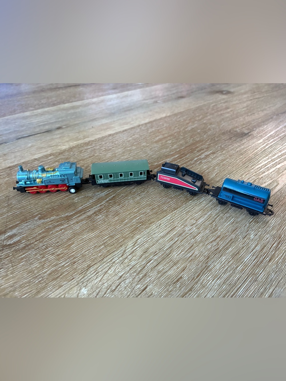 Soma Mini Toy Train Set Locomotive Passenger Gas Car Lot 2000 Diecast